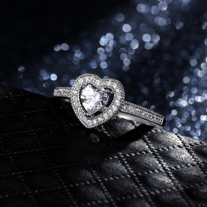 Anello di cristallo a forma di cuore per donna, elegante, romantico, alla moda, accessorio regalo per feste e uso quotidiano - Product Image 2