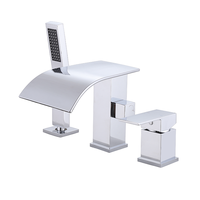 Ensemble de robinetterie de douche de luxe en cuivre chromé poli pour baignoires et douches d'appartement avec robinet de baignoire, pomme de douche et filtre