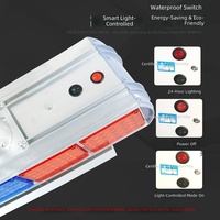 Feux de signalisation clignotants solaires intégrés LED rouges et bleus à coque en aluminium pour travaux routiers, personnalisables pour le soutien de la circulation - Vente chaude