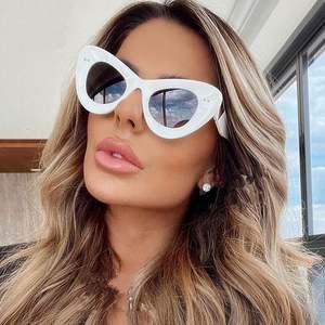 Nouvelles lunettes de soleil tendance 2022 pour femmes, style vintage, monture noire léopard, grandes lunettes de soleil œil de chat surdimensionnées - Product Image 1