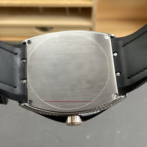 Montre de luxe pour homme avec cadran tonneau, lunette sertie de diamants, bracelet en caoutchouc et design étanche ABF - Product Image 1