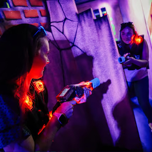 Centro de Diseño Profesional de Arenas de Laser Tag, Máquina de Juego, Equipo de Parque de Diversiones Láser, Experiencia Inmersiva en una Arena de Laser Tag - Product Image 1