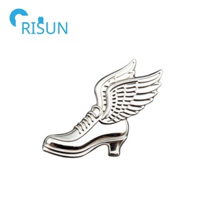 Piste épinglette lettre veste Cross Country Chenille ailé chaussures épingles personnalisé course coureur ailé pied ailé émail épinglette - Product Image 4