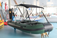 Bateau de pêche gonflable en PVC et aluminium avec moteur hors-bord