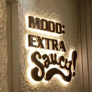 Letrero de Acrílico con Retroiluminación y Logotipo 3D Personalizado para Tiendas y Oficinas, Fácil de Instalar - Product Image 1