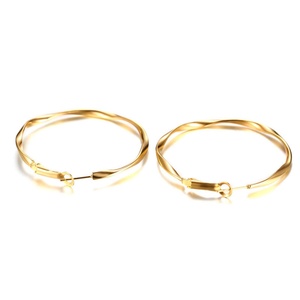 Boucles d'oreilles tendance de qualité supérieure pour femmes, grandes boucles d'oreilles torsadées rondes en acier inoxydable, argentées et dorées - Product Image 2