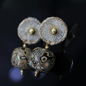 Pendientes Colgantes Hechos a Mano en Oro de 14K, Alambre de Encaje Artesanal Italiano con Cuentas de Laca Natural, Joyería Fina Bohemia Artesanal - Product Image 2