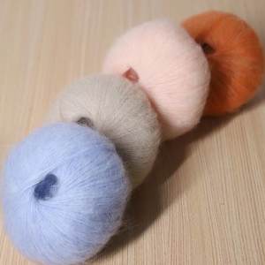 Vente en gros 70% enfant Mohair <span class=keywords><strong>laine</strong></span> 30% <span class=keywords><strong>soie</strong></span> fil doux finesse Mohair <span class=keywords><strong>laine</strong></span> fil pour pull à tricoter à la main - Product Image 2