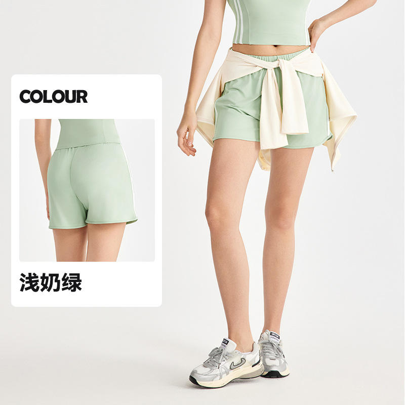 สีเขียวนมอ่อน