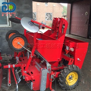 Máquina Plantadora de Patatas de <span class=keywords><strong>Dos</strong></span> Hileras Montada <span class=keywords><strong>en</strong></span> Tractor con Profundidad de Siembra Ajustable, Máquina <span class=keywords><strong>para</strong></span> Plantar y Mulchar Patatas Dulces - Product Image 2