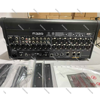 Console de mixage numérique M32R LIVE pour scène/studio avec 40 entrées, 16 préamplis micro professionnels, 25 bus de mixage et enregistrement multipistes