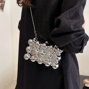 Sac à main de soirée en acrylique tendance été 2026 pour femmes, sac à main unique en or métallique pour femmes, sac à main pour mariage et fête - Product Image 4