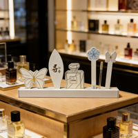Support d'échantillonnage de parfum pour comptoir de vente au détail, en papier kraft, couleur personnalisée, avec doublure magnétique en éponge, porte-bandelettes de test de parfum