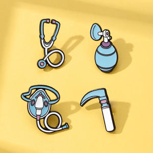 Medizinische Brosche: Gesundheitsversorgungsmittel, Stethoskop, Atemmaske, Metallabzeichen, Dekorative Artikel, Soft-Emaille-Anstecknadel - Product Image 1