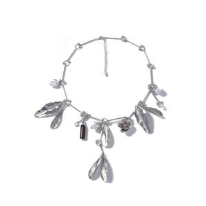 Collar con colgante de hoja de aleación multielemento Retro nuevo de otoño - Product Image 2