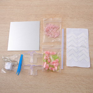 Lámpara de Noche Infinita DIY de Acrílico con Espejo 3D y Tulipanes para Decoración Romántica de Escritorio en Dormitorio Moderno con Forma de Cubo - Product Image 6