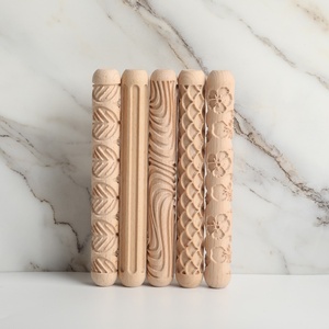 Bâton de gaufrage en bois de hêtre massif Outils en céramique Tête Texture bois Rouleau de boue pour les écoliers Planche à pâtisserie Rouleau à pâtisserie Motif - Product Image 5