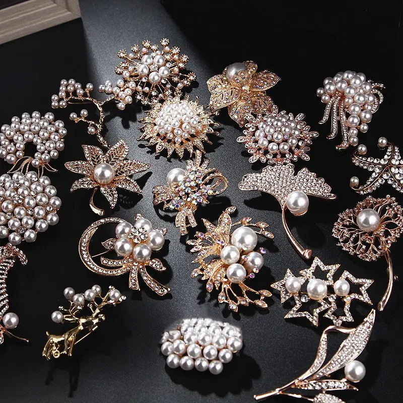Broche de animales con micropavé brillante para mujer, PIN de flores chapadas en oro fino, corazón, estrella, mariposa, perlas, 60 estilos