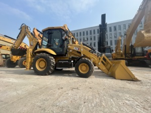 Chargeuse-pelleteuse CAT 424 neuve de 8,5 tonnes, moteur diesel Cat C3.6 Tier 4, godet 4-en-1, attache rapide, 0 heure, garantie usine, CE EPA - Product Image 1