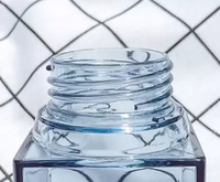 Bouteille d'eau réutilisable carrée en plastique avec couvercle en bambou, personnalisable avec logo, idéale pour les cadeaux promotionnels en gros