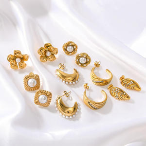 Boucles <span class=keywords><strong>d</strong></span>'oreilles clous en perles de fleurs de lune |   <span class=keywords><strong>Bijoux</strong></span> de mode en acier inoxydable plaqué or 18 carats, étanches et inaltérables - Product Image 2