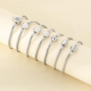 Pulsera Delgada de Acero Inoxidable con Cadena de Espina de Serpiente, Estilo Simple y Moderno, Popular en Europa y América, Regalo Unisex de Lujo Ligero - Product Image 4