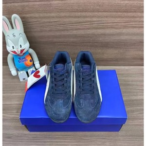 รองเท้าผ้าใบดีไซน์เนอร์พรีเมียมหนังกลับสไตล์เรโทรลำลอง - น้ำหนักเบา ดีไซน์เชือกผูก ทันสมัย สวมใส่สบายและใช้งานได้หลากหลาย - Product Image 1
