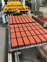 Moules à blocs de construction automatiques mobiles Qt4-40, état neuf, vibration, facile à utiliser, machine à fabriquer des briques de soutènement en béton