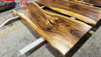 Table en bois massif de noyer à bord naturel sur mesure pour restaurant, salon de thé, bureau