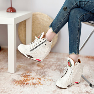Xuanhui Nouveau Modèle Baskets montantes à lacets, rehaussantes de 10 cm, à semelle épaisse, avec talon compensé invisible, texturées, dorées métallisées - Product Image 2