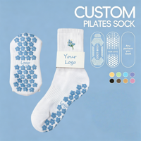 Chaussettes de Pilates antidérapantes POPSOX Premium Crew en tricot avec logo personnalisé, semelle en caoutchouc antidérapante, en Spandex/Nylon/Coton doux pour femmes