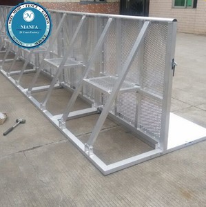 Barrière de contrôle de foule pliable en aluminium antirouille pour événements de concert, type <span class=keywords><strong>bois</strong></span> traité thermiquement Mojo - Product Image 1