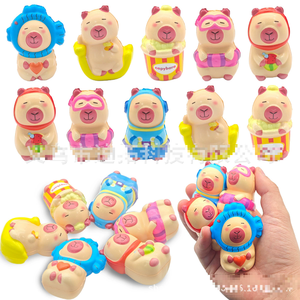 ของเล่นบีบคาปิบาร่านุ่มนิ่ม ช่วยคลายเครียด ของตกแต่งโต๊ะทำงาน ของขวัญรางวัลสำหรับนักเรียน - Product Image 3