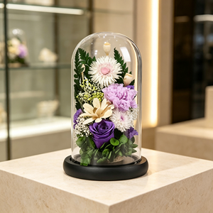 Konservierte Blumenkuppel mit LED-Beleuchtung: Ewige Chrysantheme, Nelke, Rose für buddhistische Altäre und Obon-Gedenkdekorationen - Product Image 3