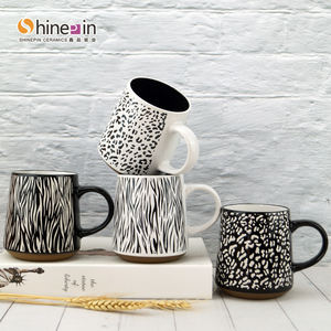 Juego de cena de cerámica al por mayor de fábrica, taza de café de nuevo estilo pintada a mano, tazas de <span class=keywords><strong>China</strong></span>, juego de taza y platillo con borde dorado de porcelana - Product Image 2