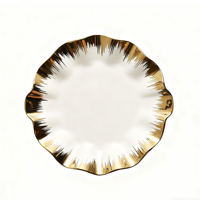 Chine nouveau design ensemble d'assiettes en céramique de luxe de bonne qualité arabe doré pour la fête de mariage