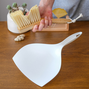 Mini escoba y recogedor de madera con cerdas suaves de fibra de coco, herramienta de limpieza de escritorio para desempolvar muebles - Product Image 4