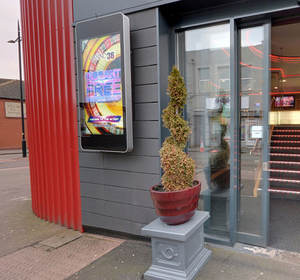 Pantalla de señalización digital Lcd montada <span class=keywords><strong>en</strong></span> la pared exterior personalizada de 55 pulgadas resistente a la intemperie IP56 exterior 3500NITs pantalla de publicidad Lcd - Product Image 1