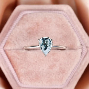 Anello A224 con Gemma a Goccia, Montatura in Argento, Unisex per Uso Quotidiano - Product Image 2