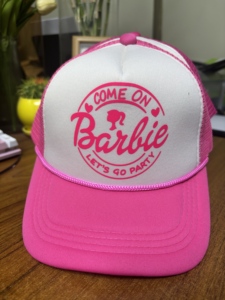 Gorra Trucker de Malla Ajustable de Verano, Estilo Urbano de 5 Paneles, con Correa Cómoda y Diseño Bicolor en Tejido Jersey Oxford Terry - Product Image 2