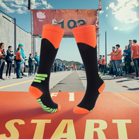 Chaussettes de compression à jambe fine et élastique pour hommes et femmes Chaussettes de course épaissies à forte pression pour l'extérieur Marathon Long pour hommes