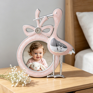 Cadre photo bébé <span class=keywords><strong>en</strong></span> alliage de zinc argenté, design cigogne mignon, émail rose, écologique, décoration de chambre d'enfant, cadeau de naissance ou de baby shower - Product Image 1