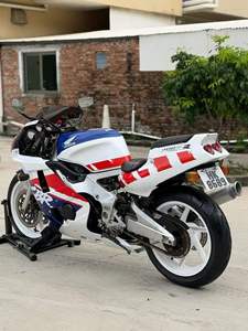 ฮอนด้า <span class=keywords><strong>CBR400RR</strong></span> NC29 400 ซีซี ระบบระบายความร้อนด้วยน้ำ สี่สูบ รถมอเตอร์ไซค์สปอร์ตวินเทจ - Product Image 6
