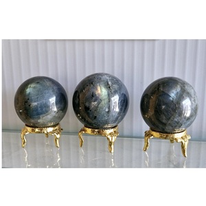 Sphère de labradorite au design unique, boule de cristal avec un fort éclat, pierre énergétique de guérison pour la méditation et la décoration intérieure, en vente - Product Image 1