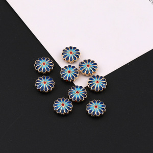 จี้รูปดอกไม้เคลือบสี ขนาด 12 มม. ทำจากโลหะผสมสังกะสี สำหรับทำเครื่องประดับ DIY เช่น สร้อยข้อมือ สร้อยคอ จี้แฟชั่นสำหรับทุกเพศ - Product Image 2