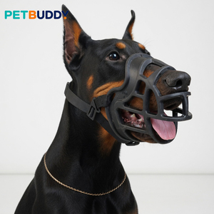 Bozal para Perro PETBUDDY, Ajustable, Transpirable, de Plástico Resistente, para Razas Grandes, con Cierre de Hebilla Moderno - Product Image 1