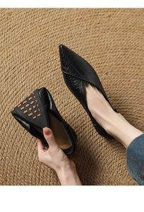 Elegant <b>Flat</b> Comfortable Versatile <b>Pointed</b>-<b>Toe</b> Women's Shallow French-Style Leather Large-Size Shoes - Product Image 6