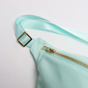 Riñonera de nailon grande personalizada al por mayor, a la moda, con cremallera, patrón de letras, impermeable, bandolera, Keymay para hombres y mujeres - Product Image 4