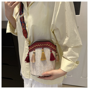 <span class=keywords><strong>Sac</strong></span> de style ethnique tissé d'<span class=keywords><strong>herbe</strong></span> pour l'été des femmes nouveau <span class=keywords><strong>sac</strong></span> à bandoulière unique tissé à pompon décontracté - Product Image 5