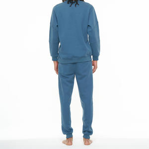 Ensemble sweat-shirt et pantalon contemporain assorti, conçu pour offrir un look décontracté et fluide, idéal pour la mode quotidienne - Product Image 6